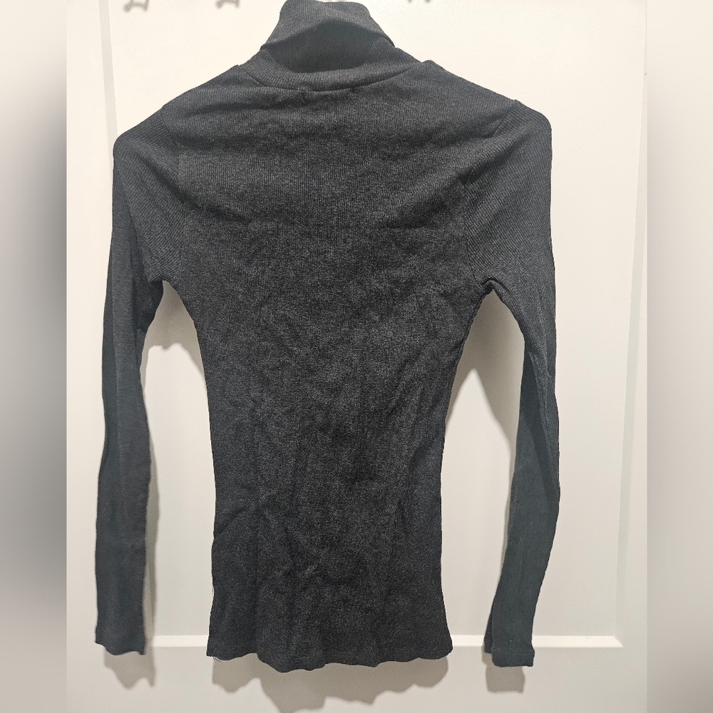 Tight fitting turtle neck - Picture 2 of 4